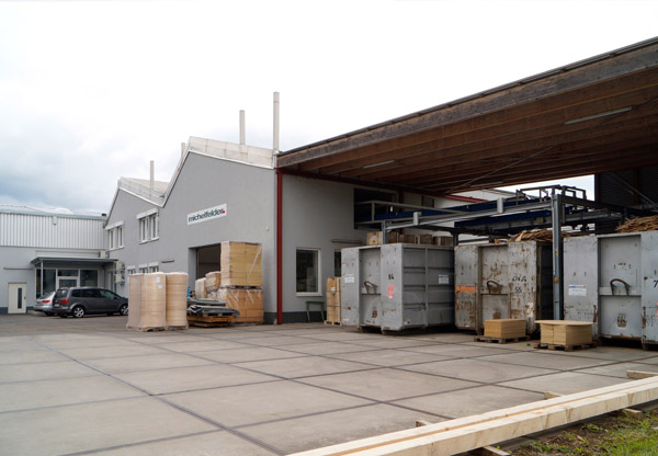 Außenlager für Holz Kabeltrommeln und Sperrholzspulen